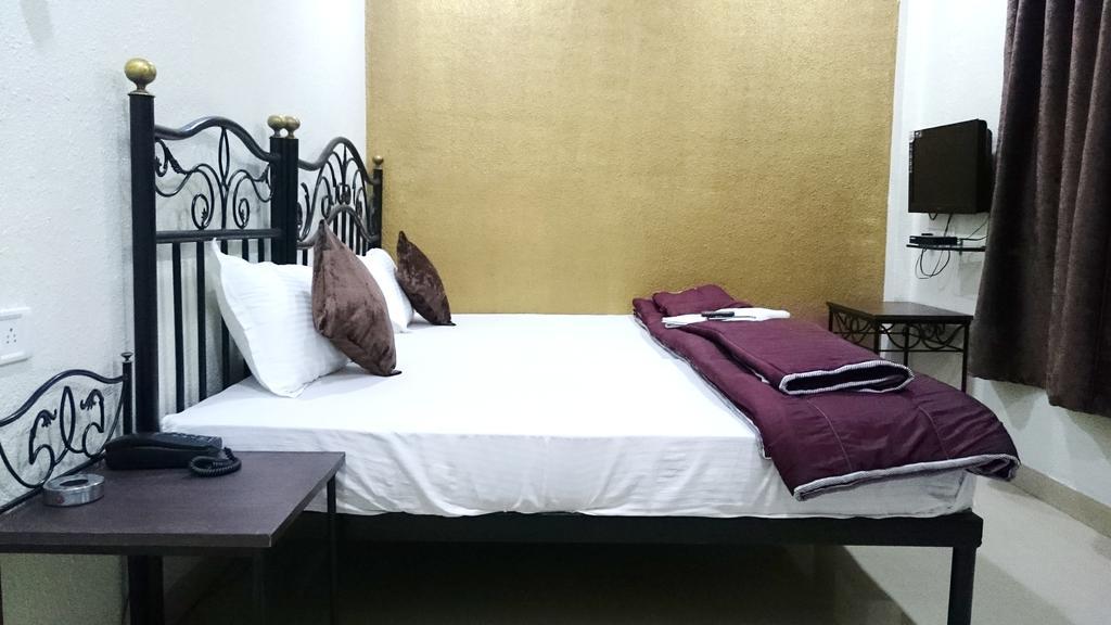 Hotel Preetam Aurangabad Luaran gambar